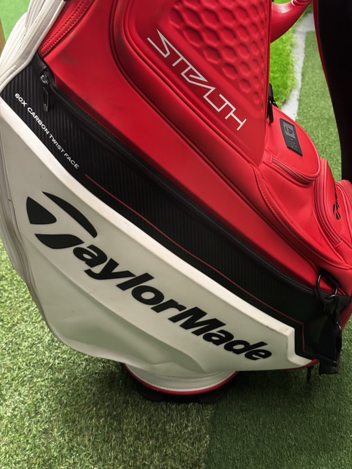 Taylormade Stealth 2 Tour Bag + Raincover