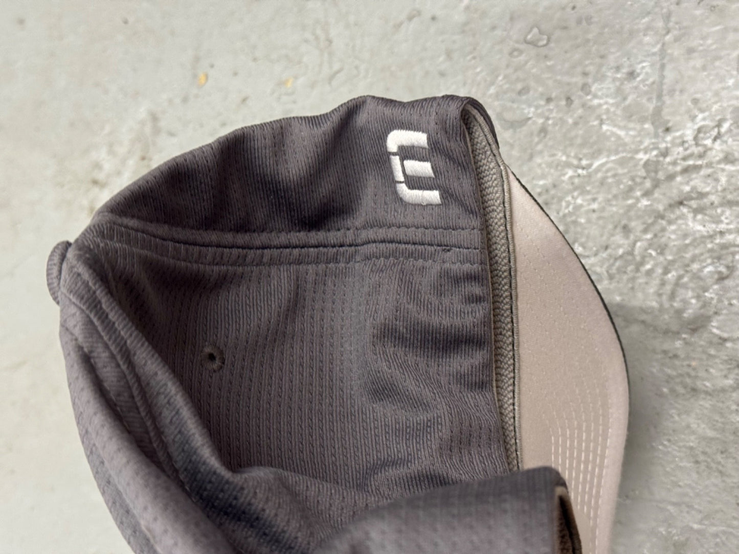 TRAVIS MATHEW Men's TOPGOLF FlexFit Performance Golf Hat Size Grey L/XL