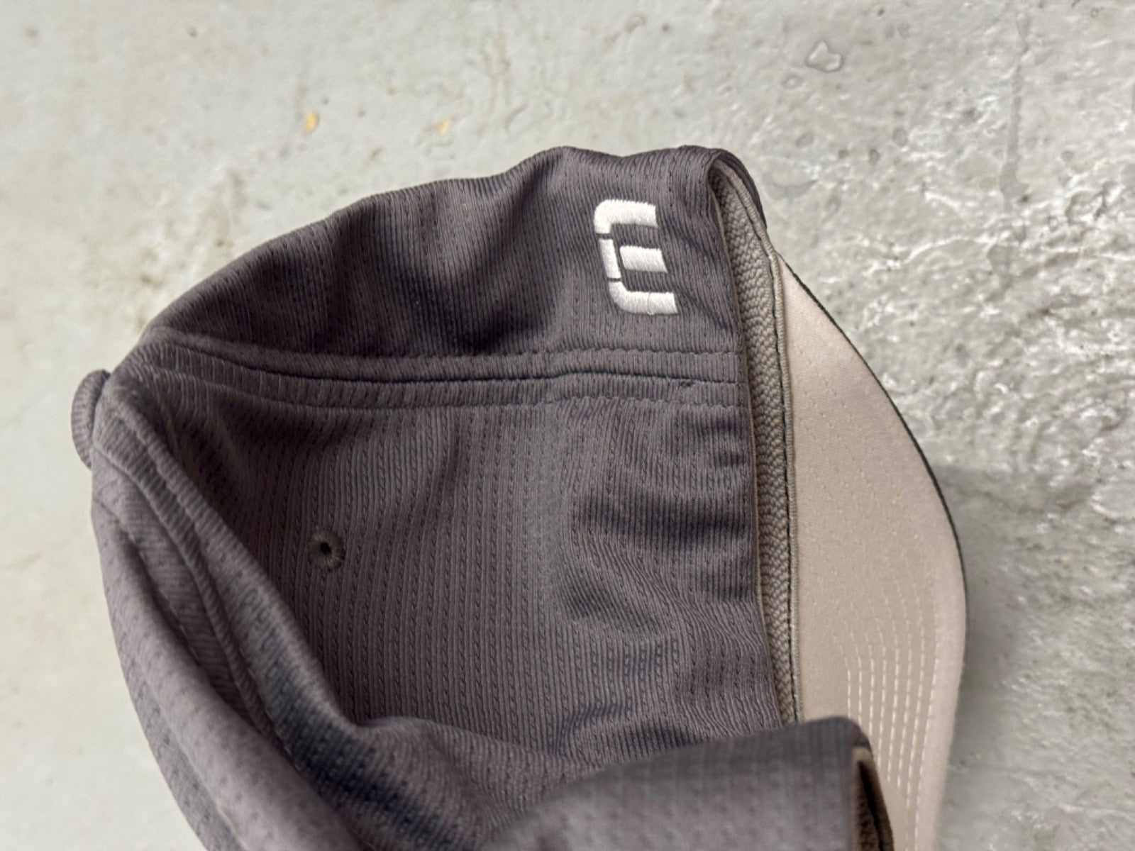 TRAVIS MATHEW Men's TOPGOLF FlexFit Performance Golf Hat Size Grey L/XL