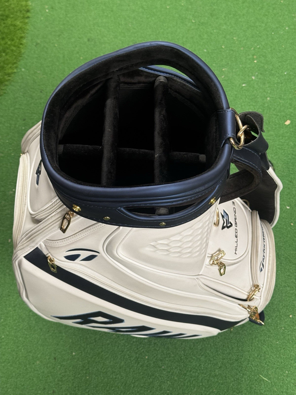 Taylormade MG3 Raw Golf Tour Staff Bag White/Navy