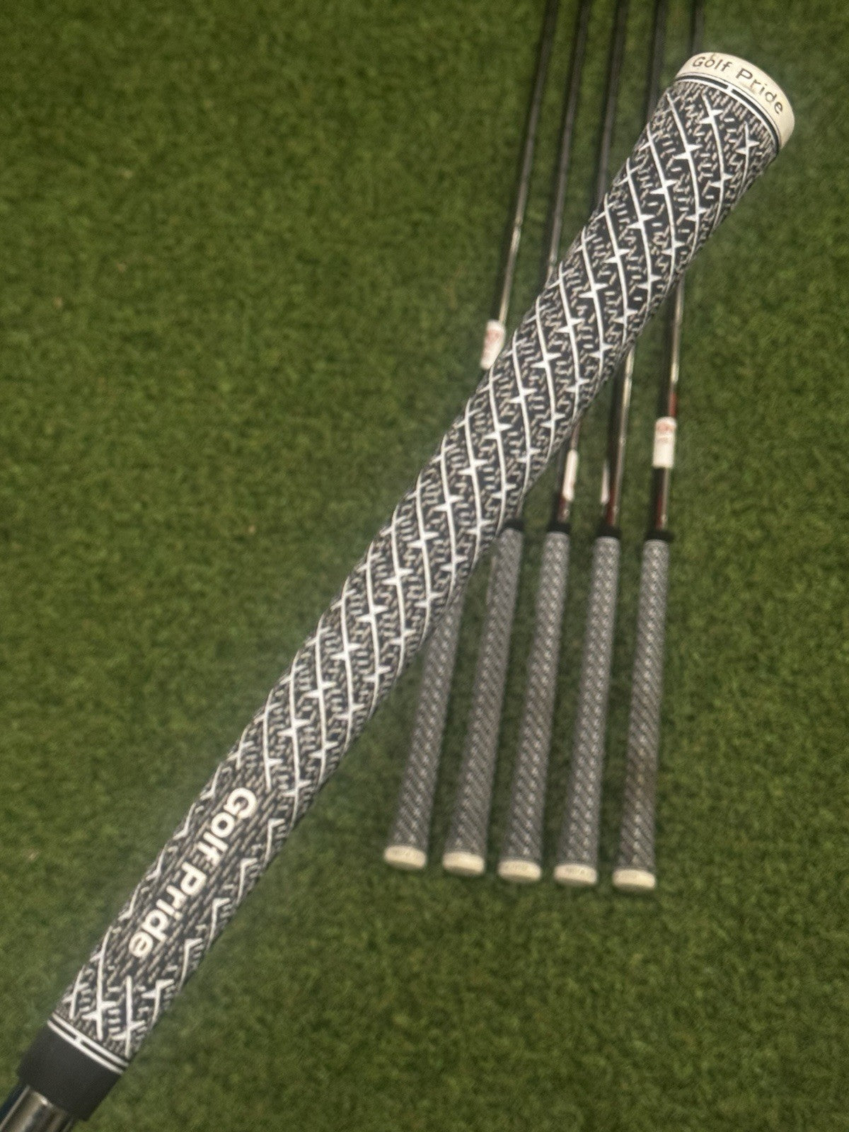 KBS Tour 130 X Iron Shafts 5-PW Golf Pride Grips