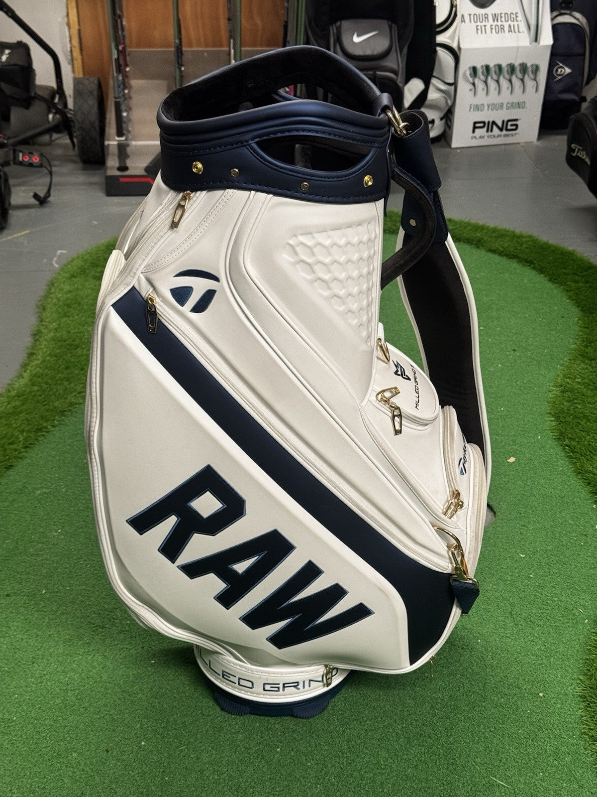 Taylormade MG3 Raw Golf Tour Staff Bag White/Navy