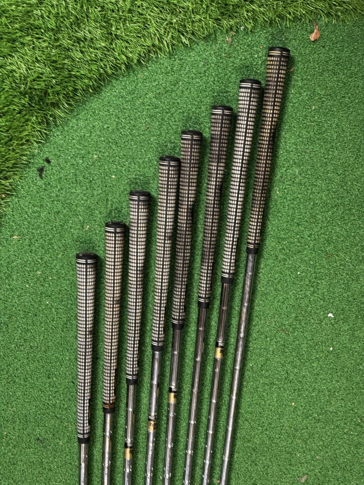 Titleist DCI 762 Iron Set 3-PW Regular Flex Dynamic Gold R300 Shafts