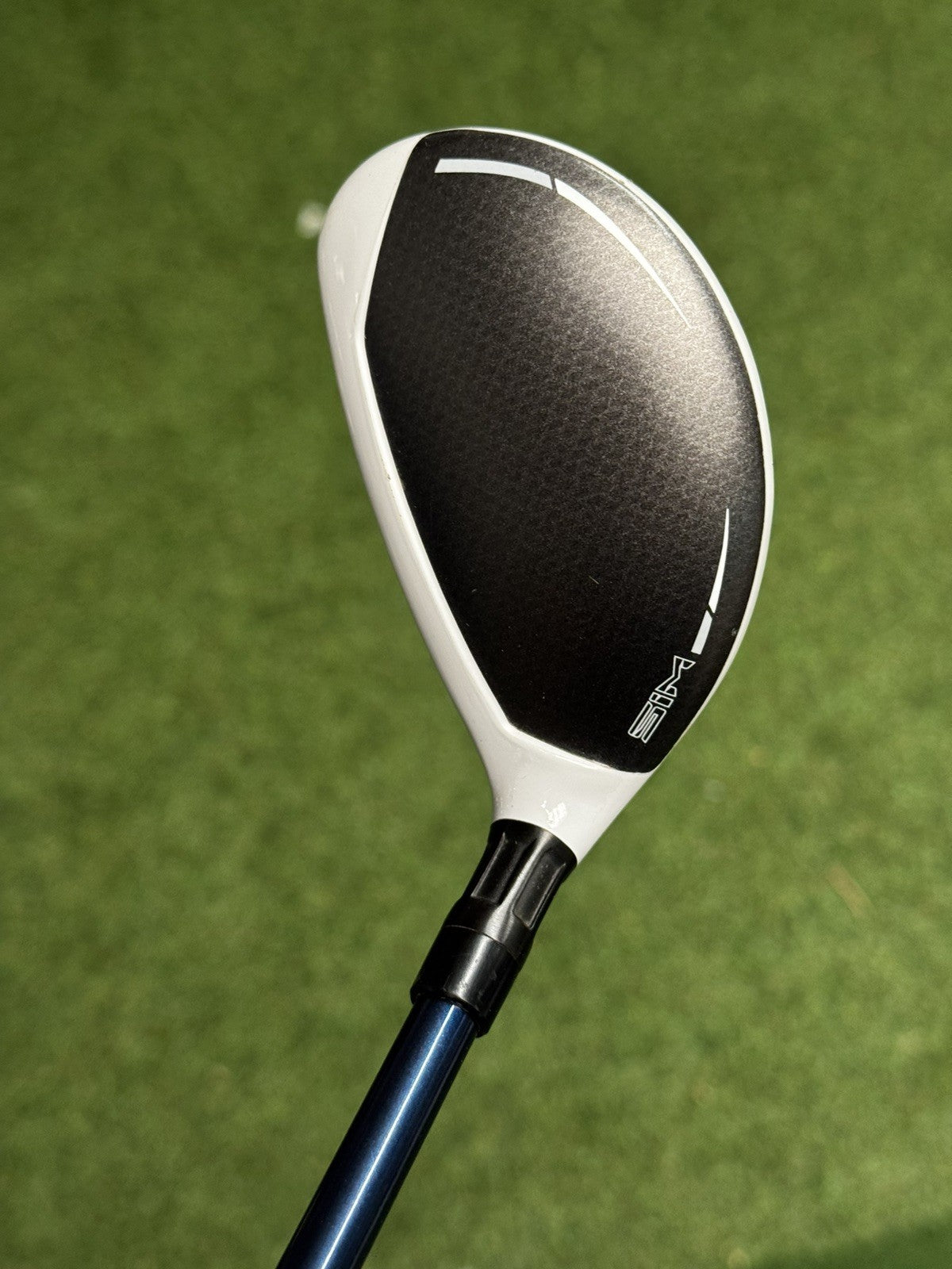 Taylormade SIM Max 4 Hybrid 22 Degree Regular Flex Fujikura Ventus Blue 6 Shaft