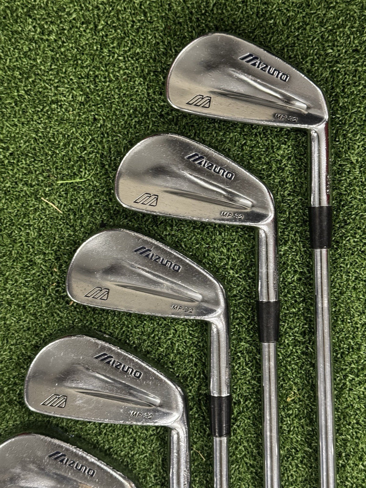 Mizuno MP-32 Iron Set 3-PW Stiff Flex Dynamic Gold S300 Shafts