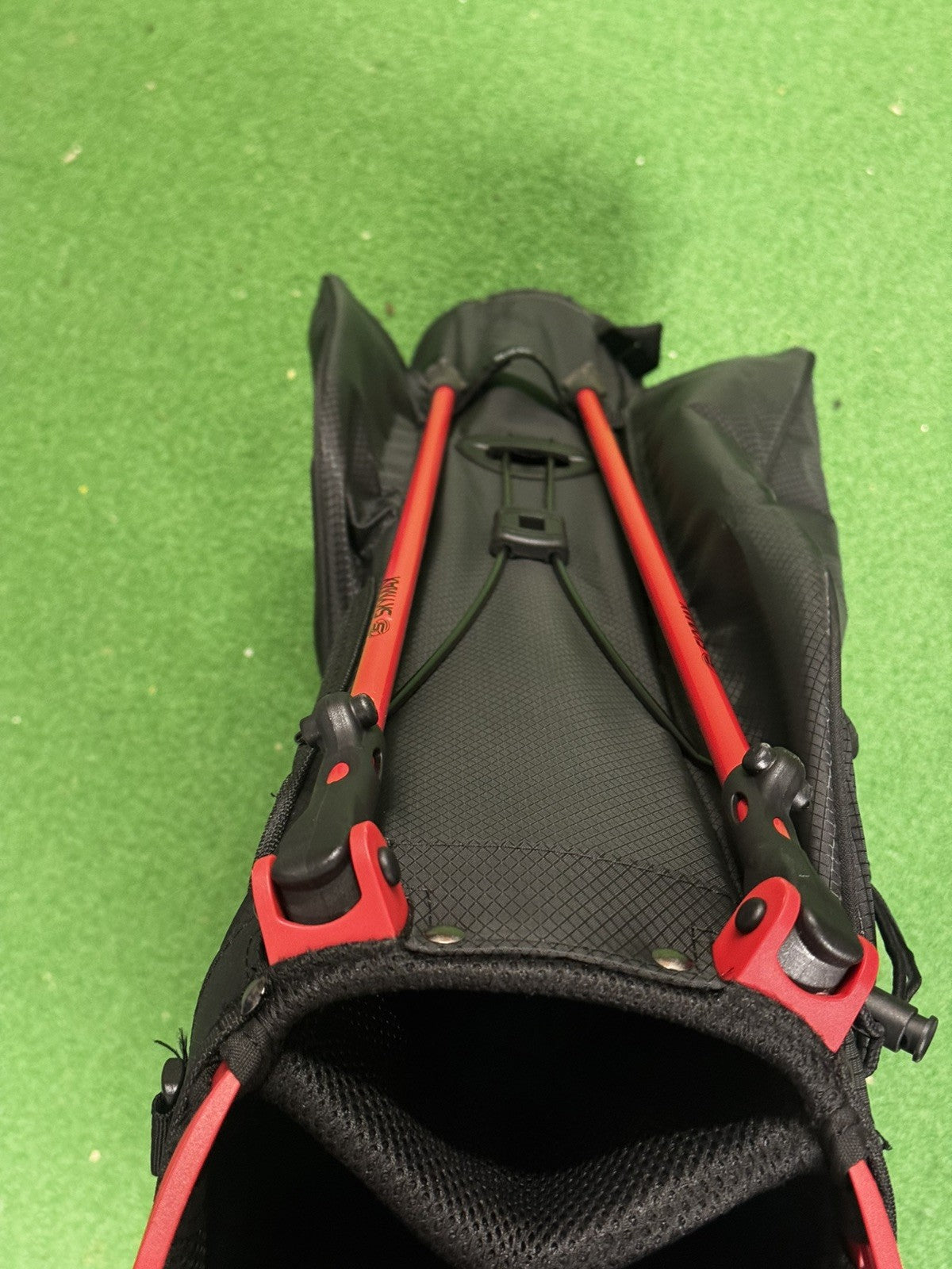 Skymax Blizzard Lightweight Stand Carry Golf Bag Black/Red *Mint*