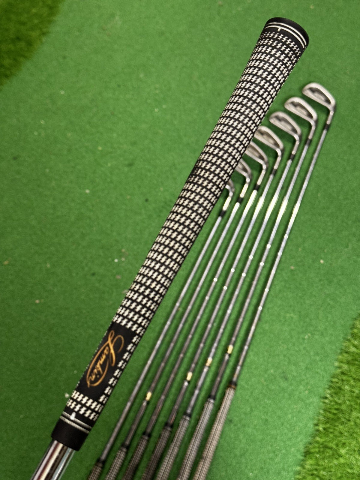 Titleist DCI 762 Iron Set 3-PW Regular Flex Dynamic Gold R300 Shafts