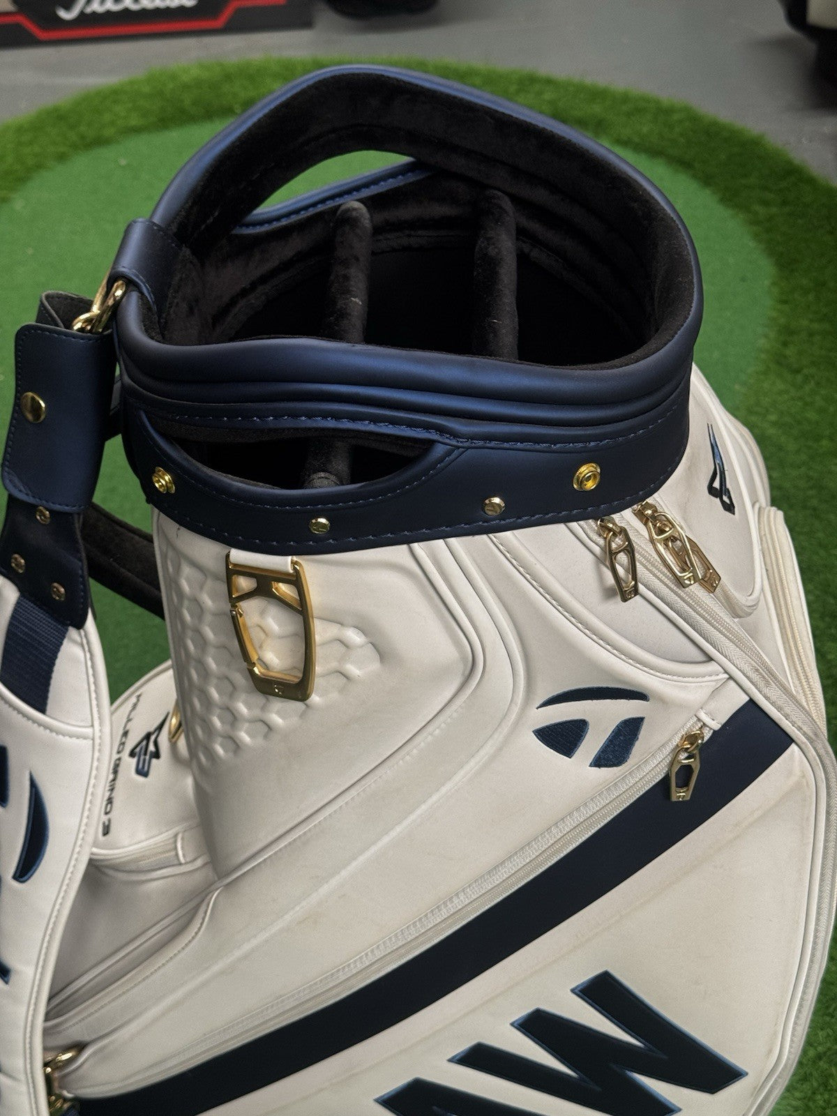 Taylormade MG3 Raw Golf Tour Staff Bag White/Navy