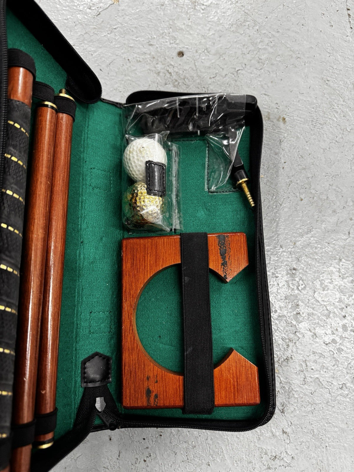 Mini Golf Putter Office/ Travel Ball Practice Hole Set with Case