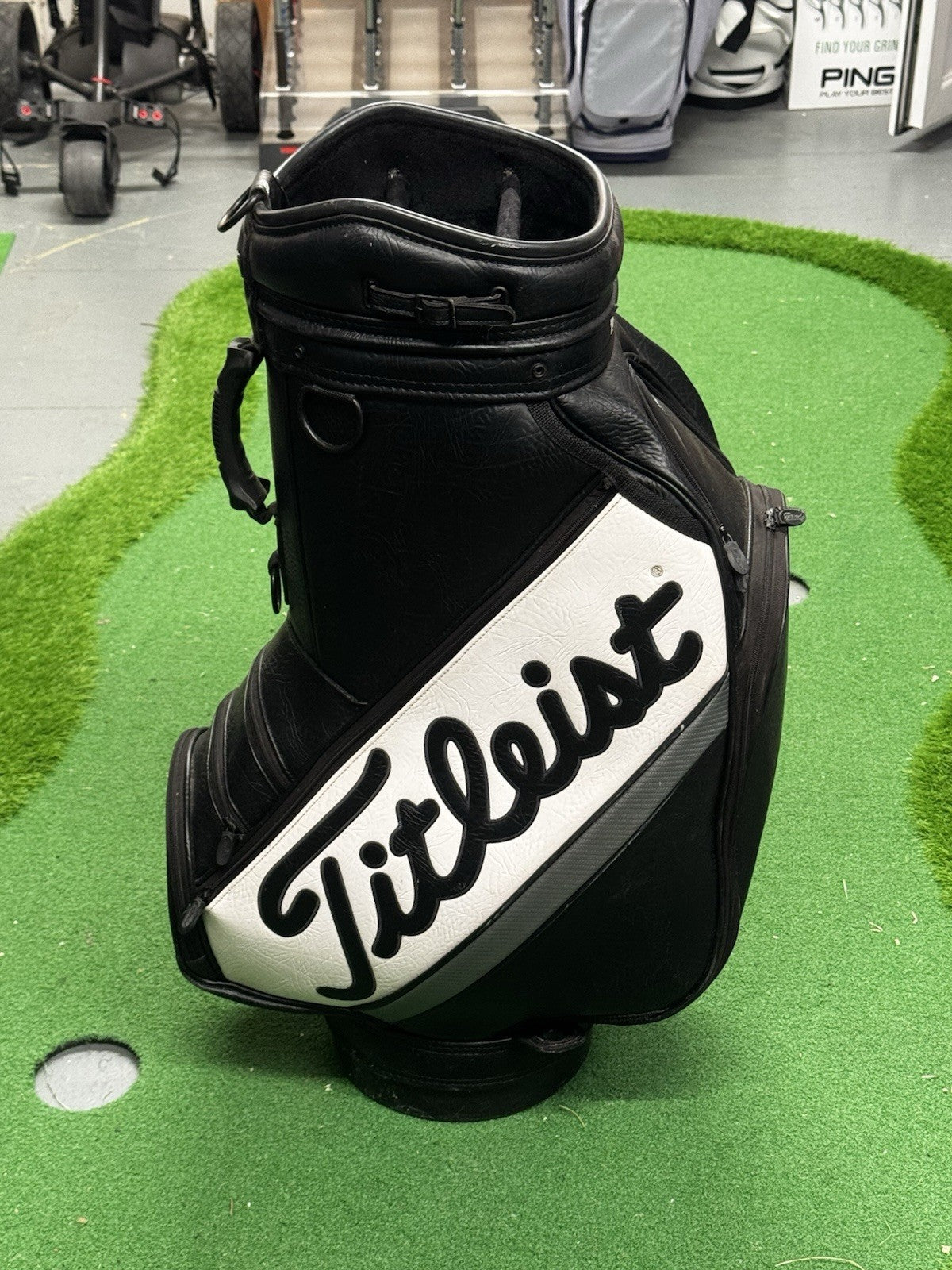 Titleist Retro Tour Staff Golf Bag with Rain Cover