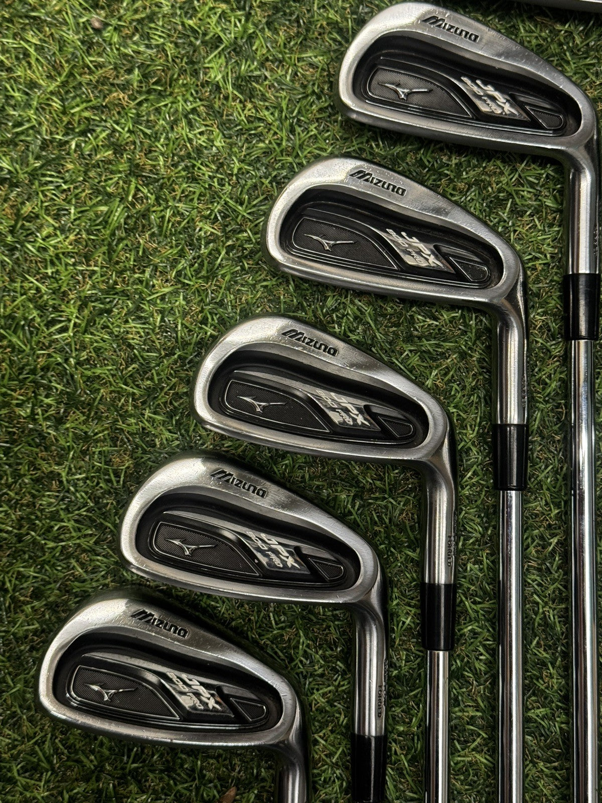 Mizuno JPX 800 Pro Iron Set 3-PW Regular Flex Dynamic Gold R300 Shafts