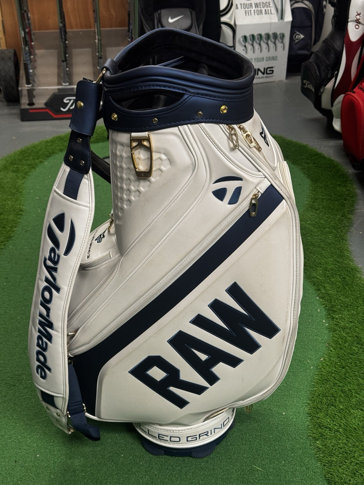 Taylormade MG3 Raw Golf Tour Staff Bag White/Navy