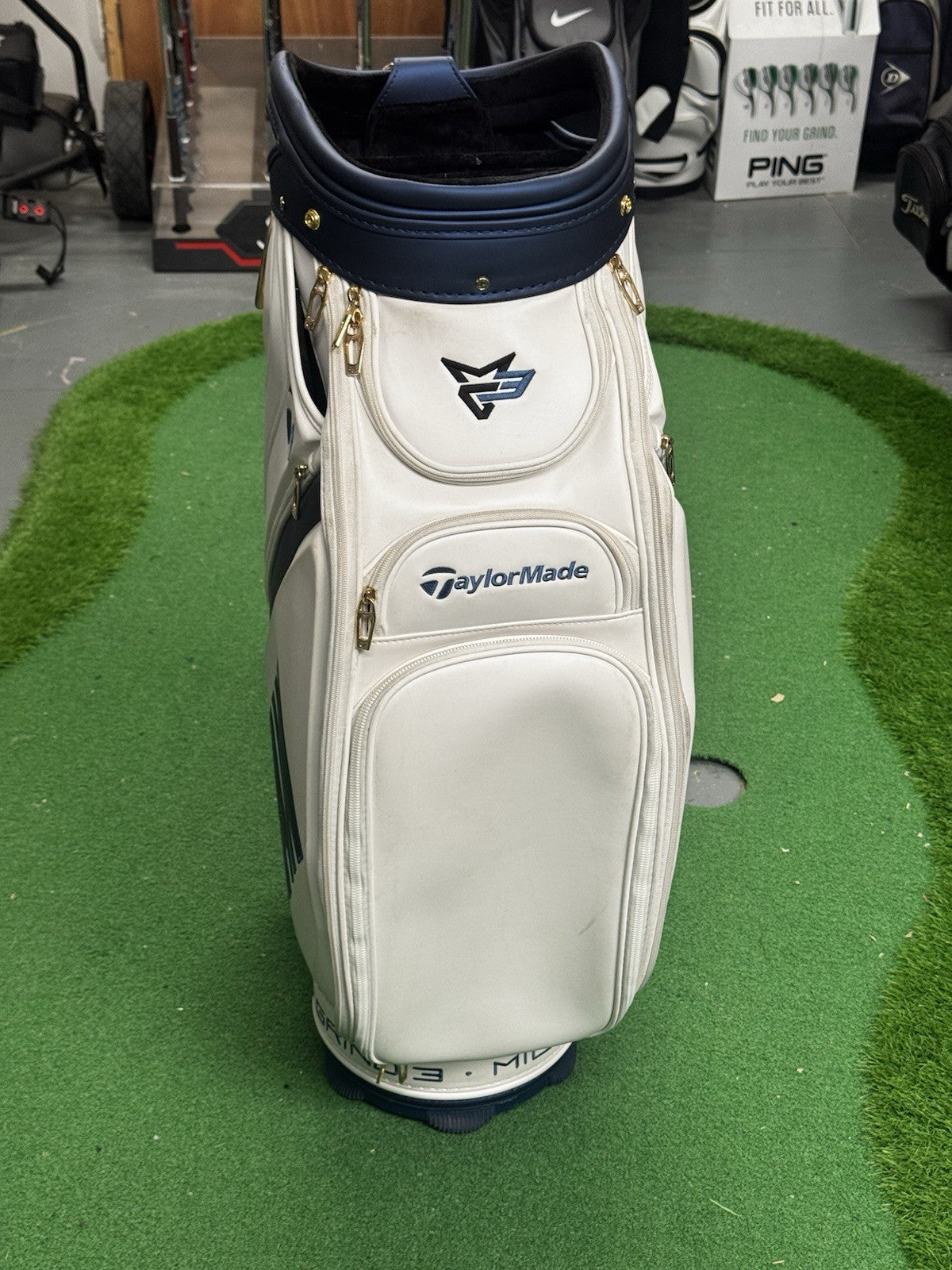 Taylormade MG3 Raw Golf Tour Staff Bag White/Navy
