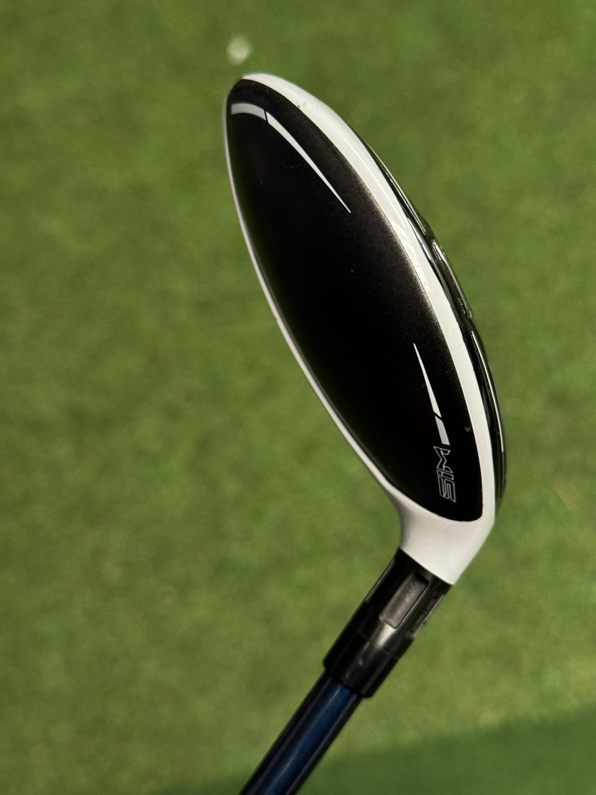Taylormade SIM Max 4 Hybrid 22 Degree Regular Flex Fujikura Ventus Blue 6 Shaft