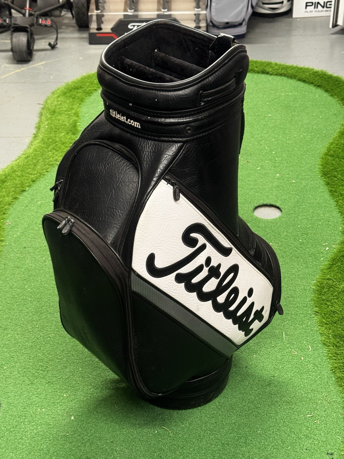 Titleist Retro Tour Staff Golf Bag with Rain Cover