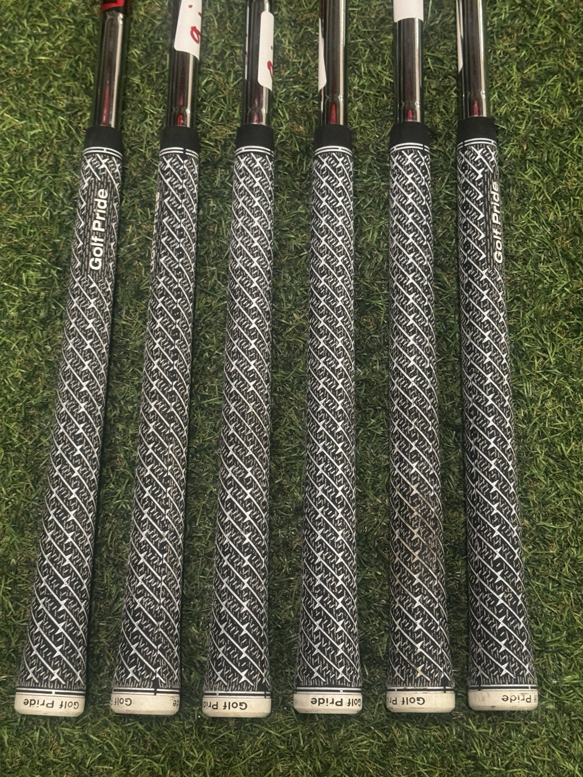 KBS Tour 130 X Iron Shafts 5-PW Golf Pride Grips