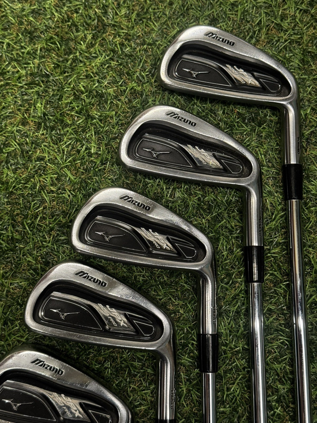 Mizuno JPX 800 Pro Iron Set 3-PW Regular Flex Dynamic Gold R300 Shafts
