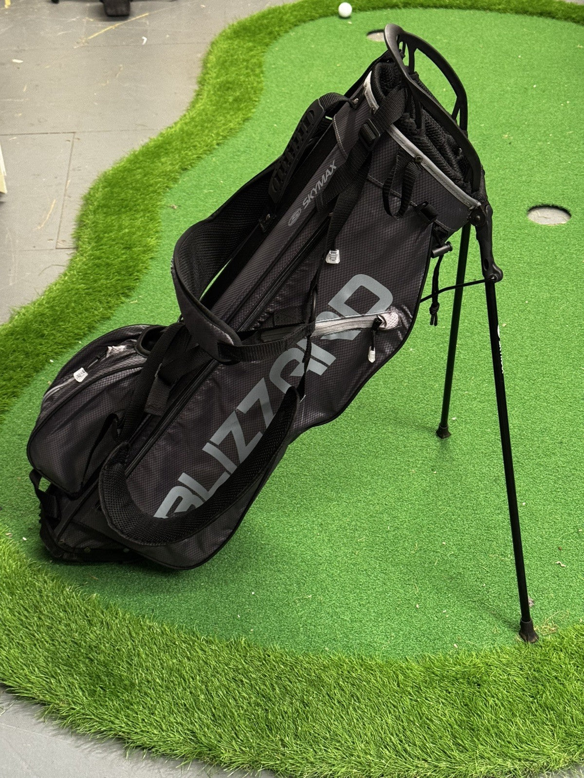 Skymax Blizzard Lightweight Stand Carry Golf Bag 