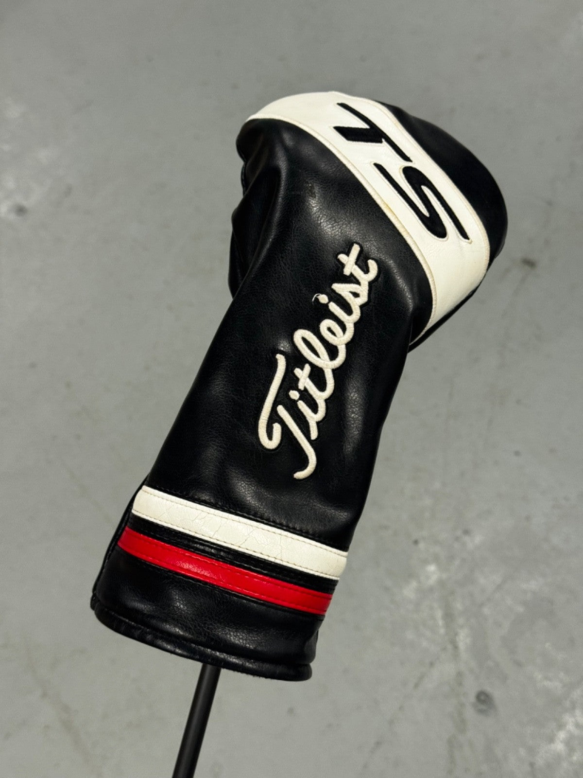 Left Hand Titleist TS2 Driver 9.5 Degree Regular Flex Hzrdus Black Shaft *used*