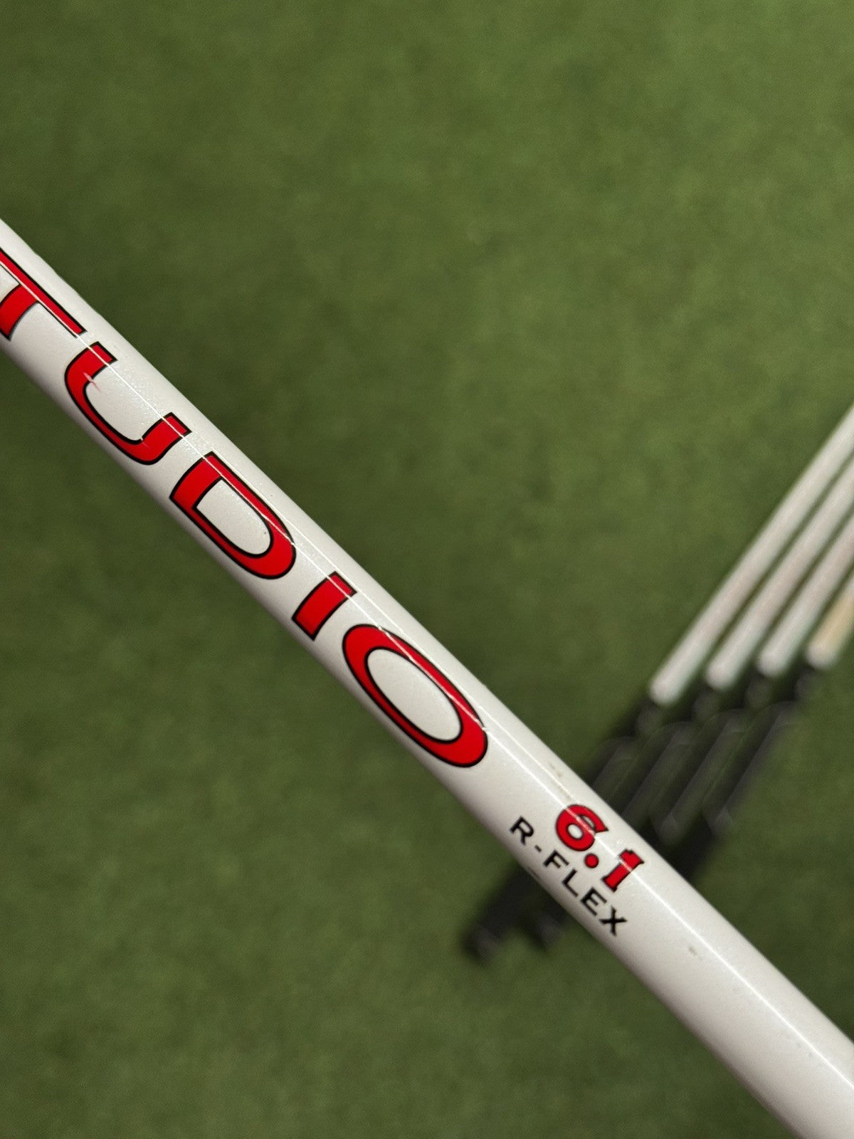 Wilson D100 Iron Set 5/6/8/9/SW Graphite Matrix Regular Flex Shafts
