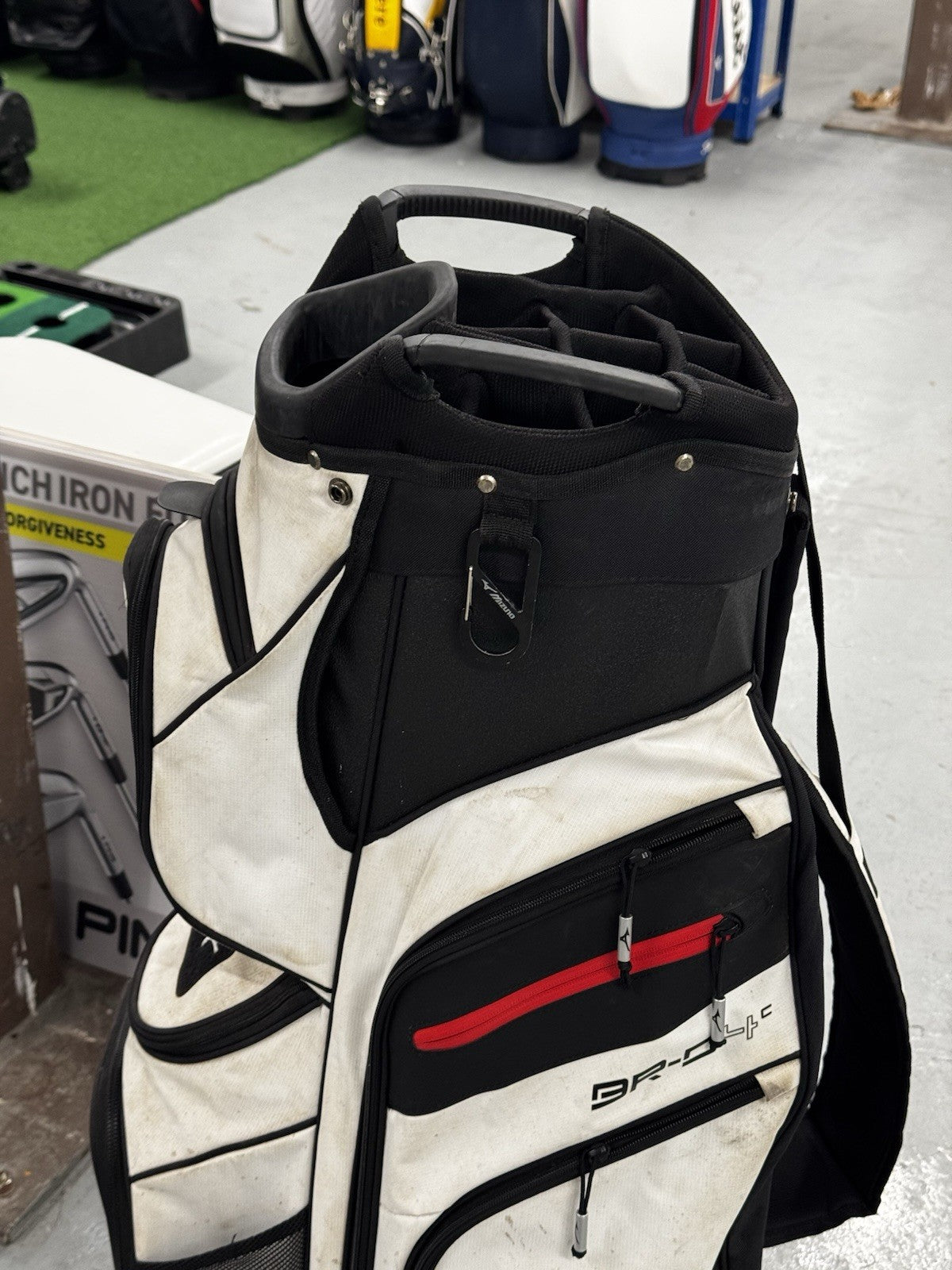 Mizuno BR-D4C White Cart Bag *Used*