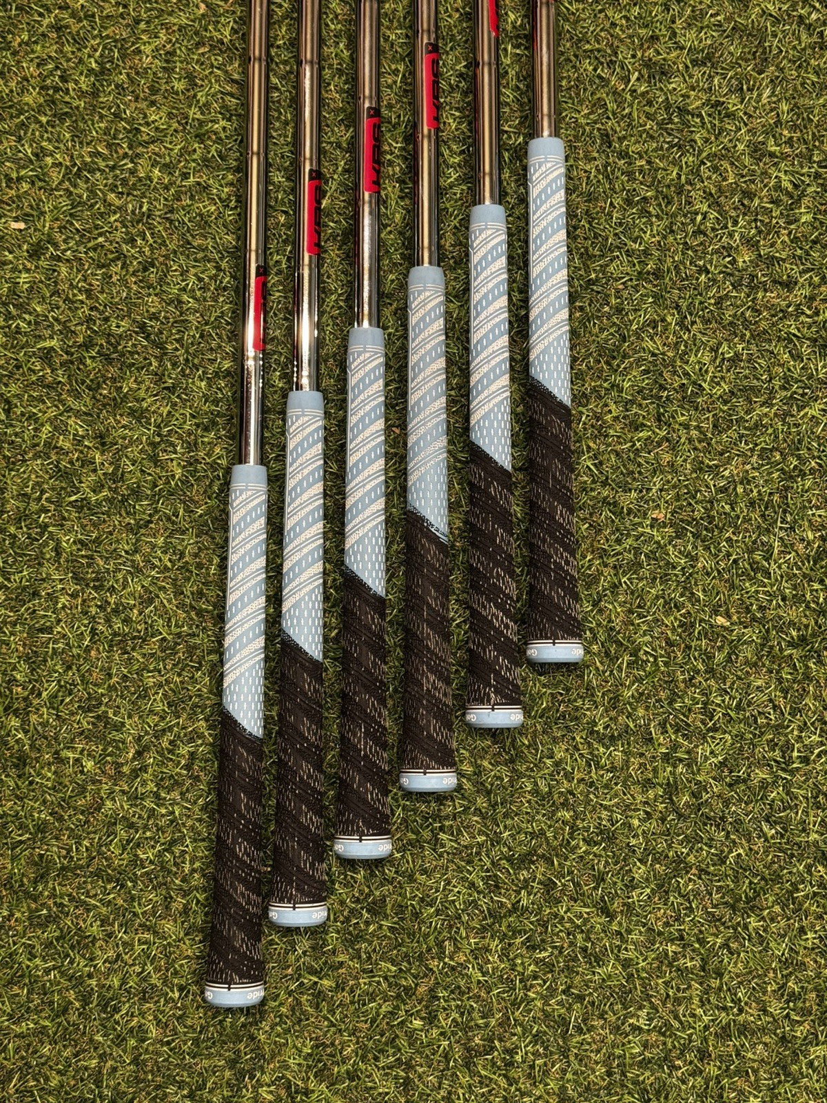 Taylormade P.7CB/P770 Combo Iron Set 5-PW KBS Tour X Stiff Shafts