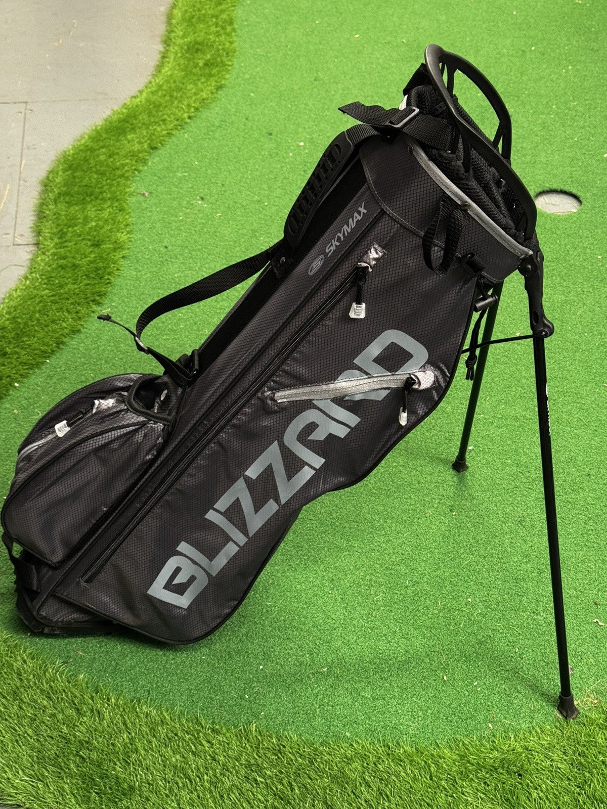 Skymax Blizzard Lightweight Stand Carry Golf Bag 