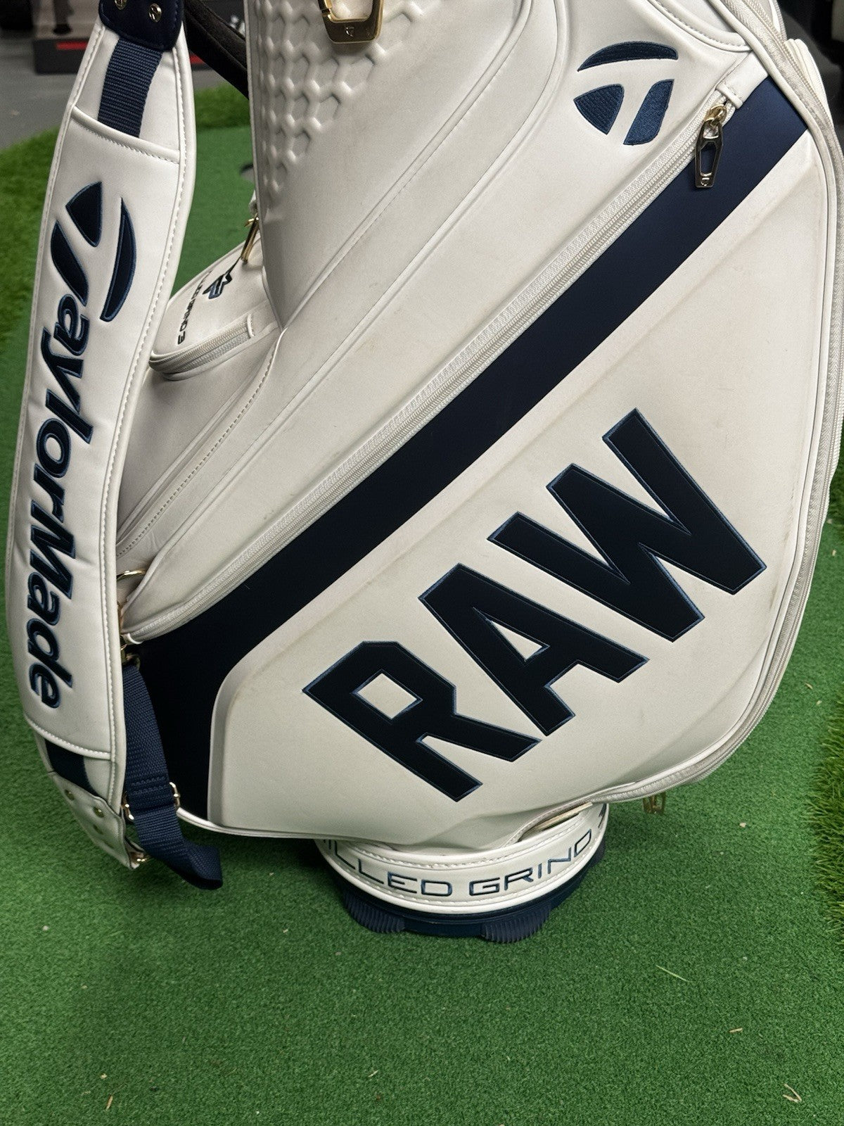 Taylormade MG3 Raw Golf Tour Staff Bag White/Navy